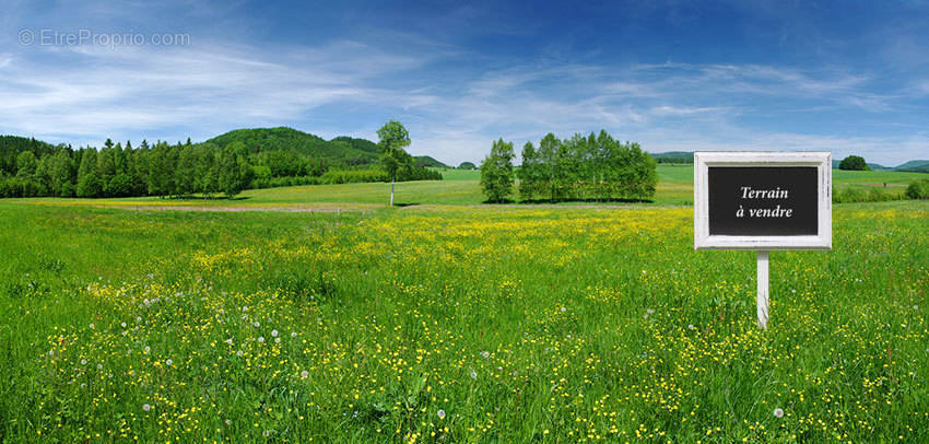 Terrain à CLOUE