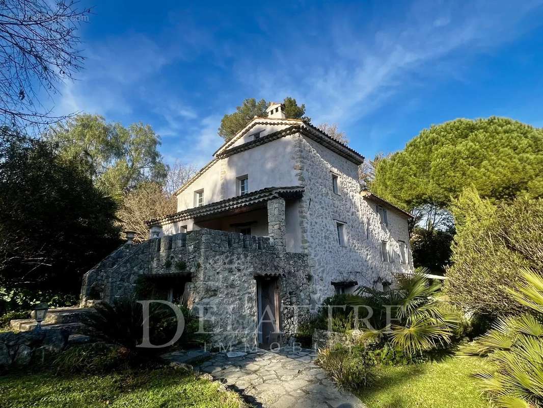 Maison à ROQUEFORT-LES-PINS