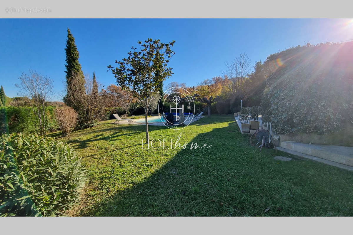 Maison à LE PUY-SAINTE-REPARADE