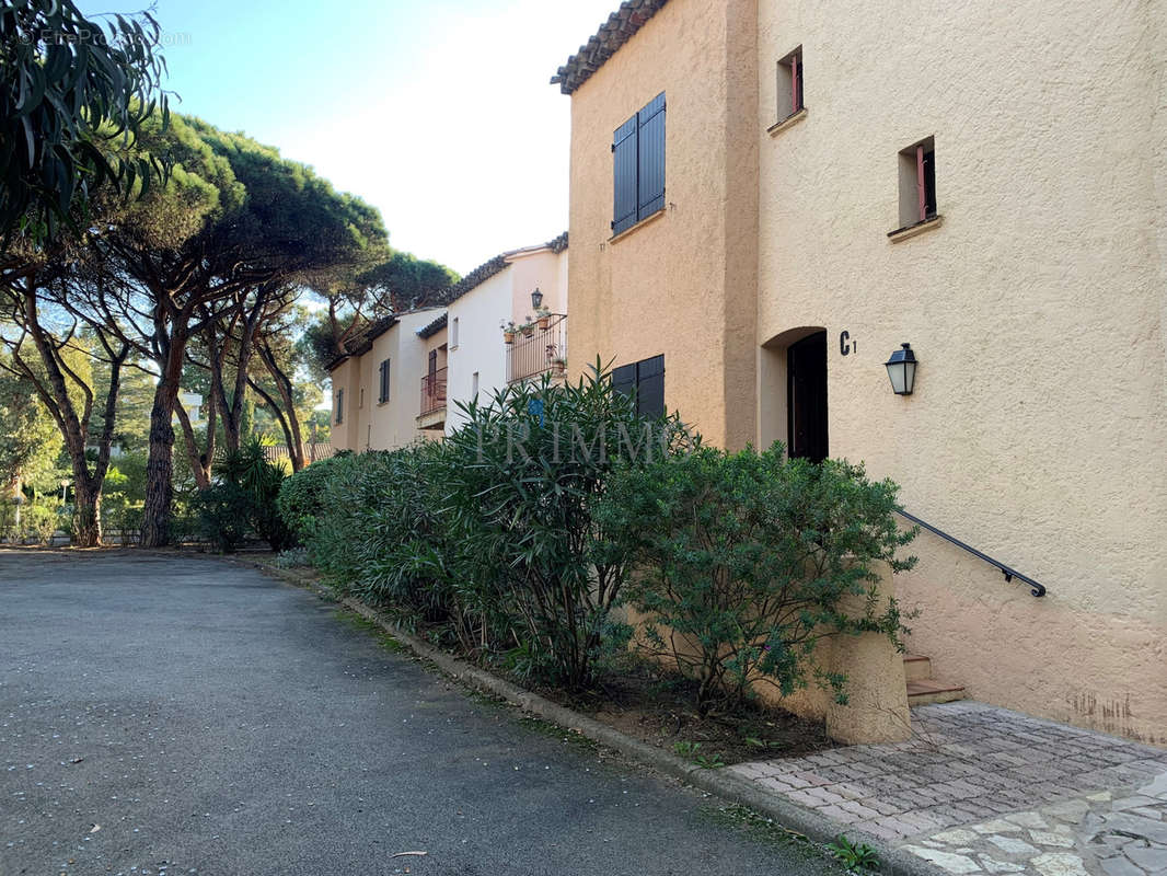 Appartement à ROQUEBRUNE-SUR-ARGENS