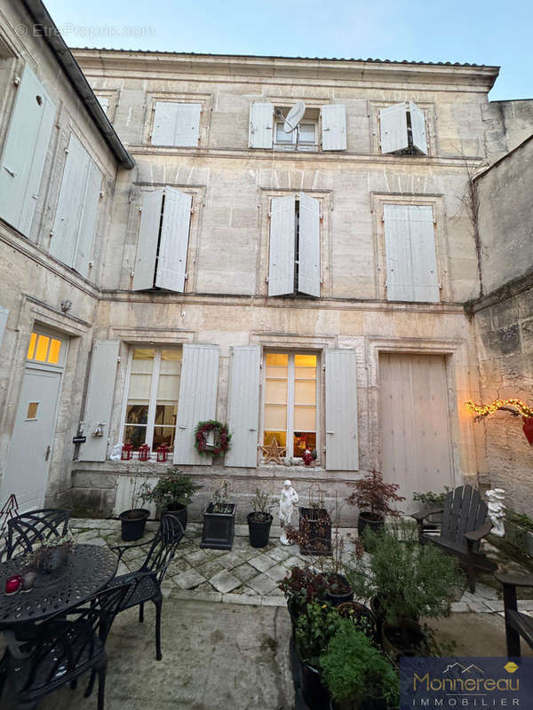 Maison à COGNAC