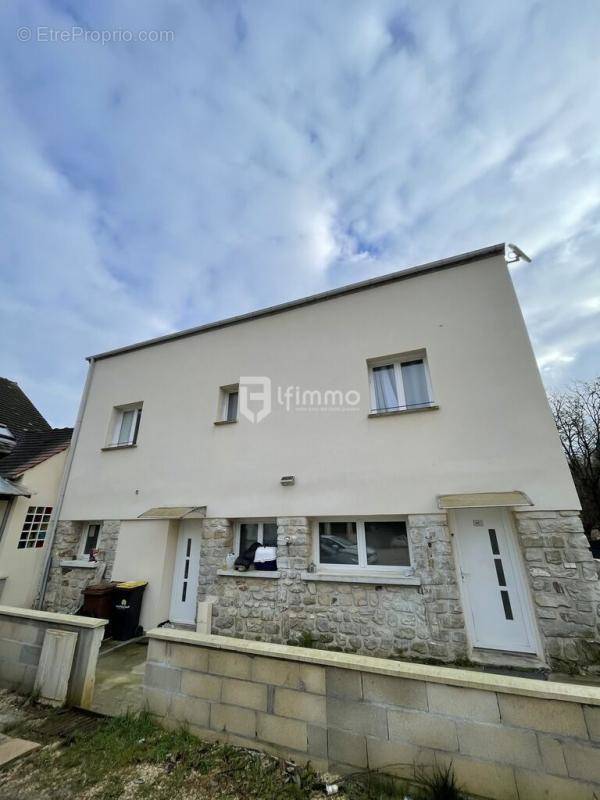 Appartement à VERT-SAINT-DENIS