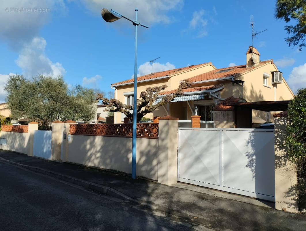 Maison à CASTELGINEST