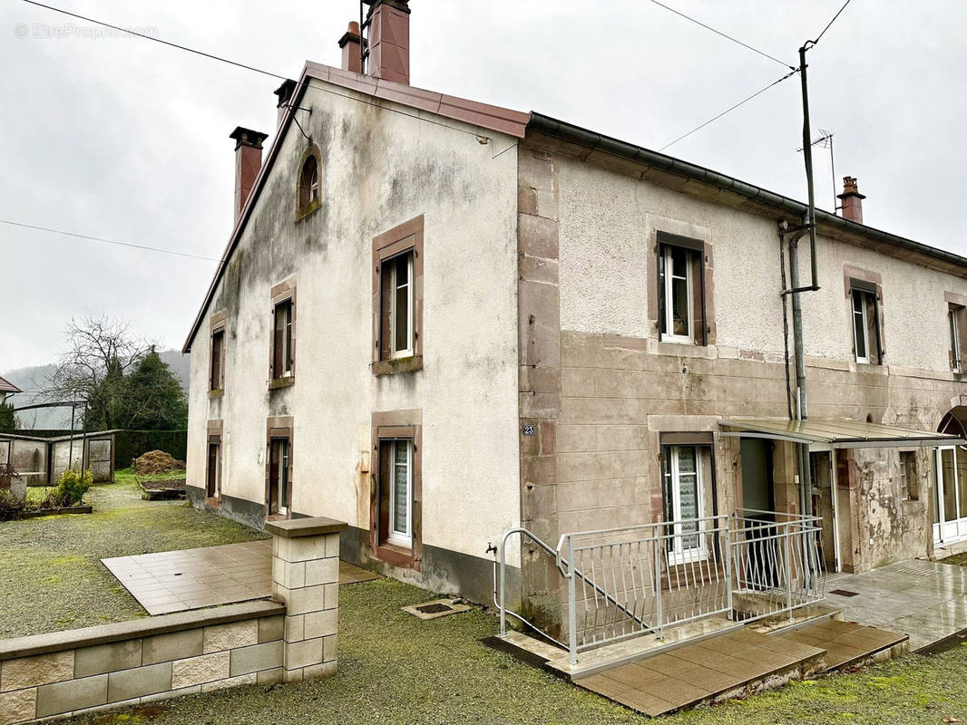 Maison à RADDON-ET-CHAPENDU