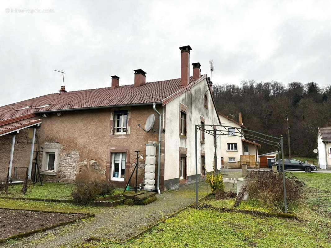 Maison à RADDON-ET-CHAPENDU