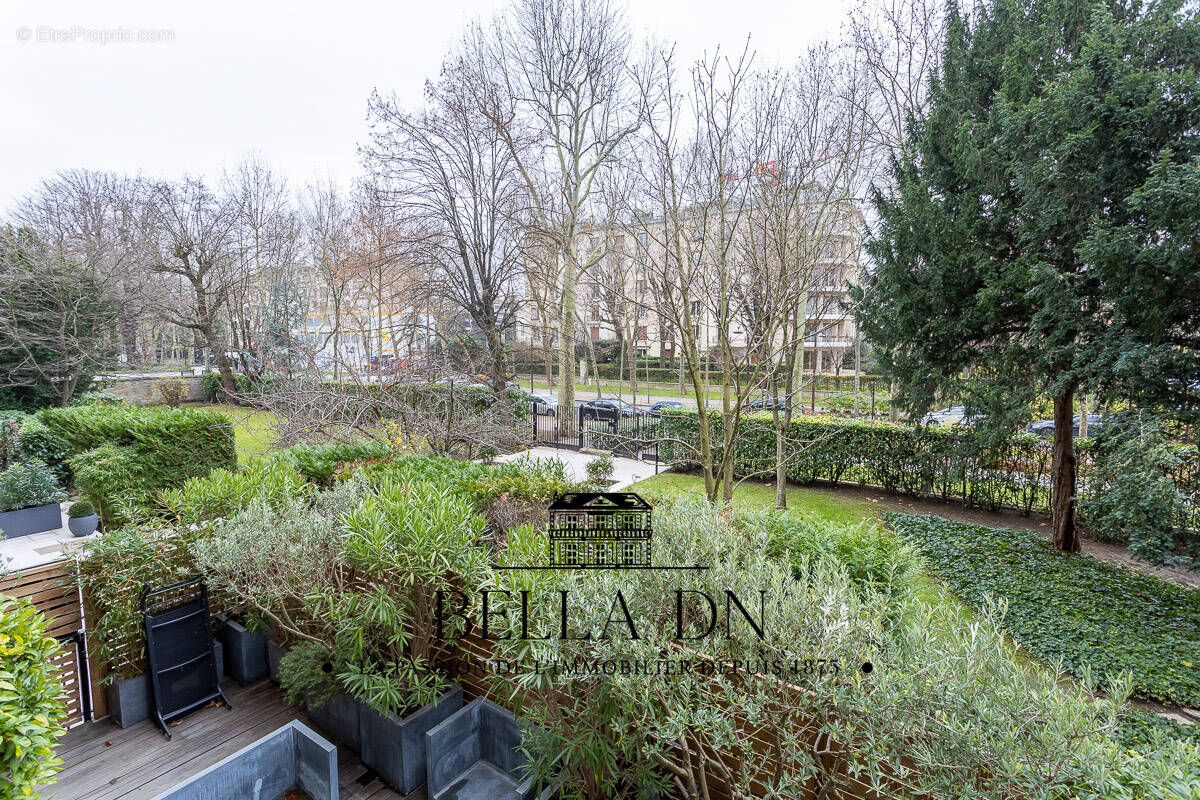 Appartement à NEUILLY-SUR-SEINE