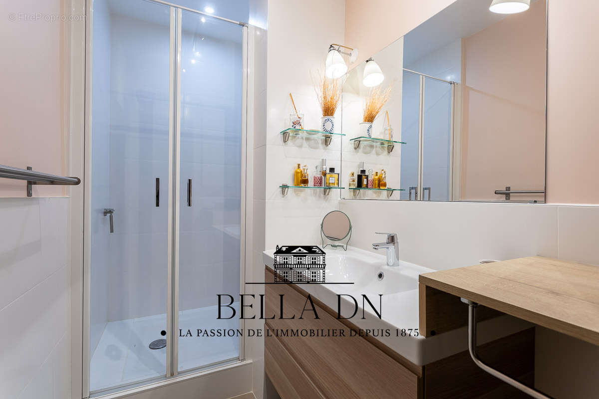 Appartement à NEUILLY-SUR-SEINE