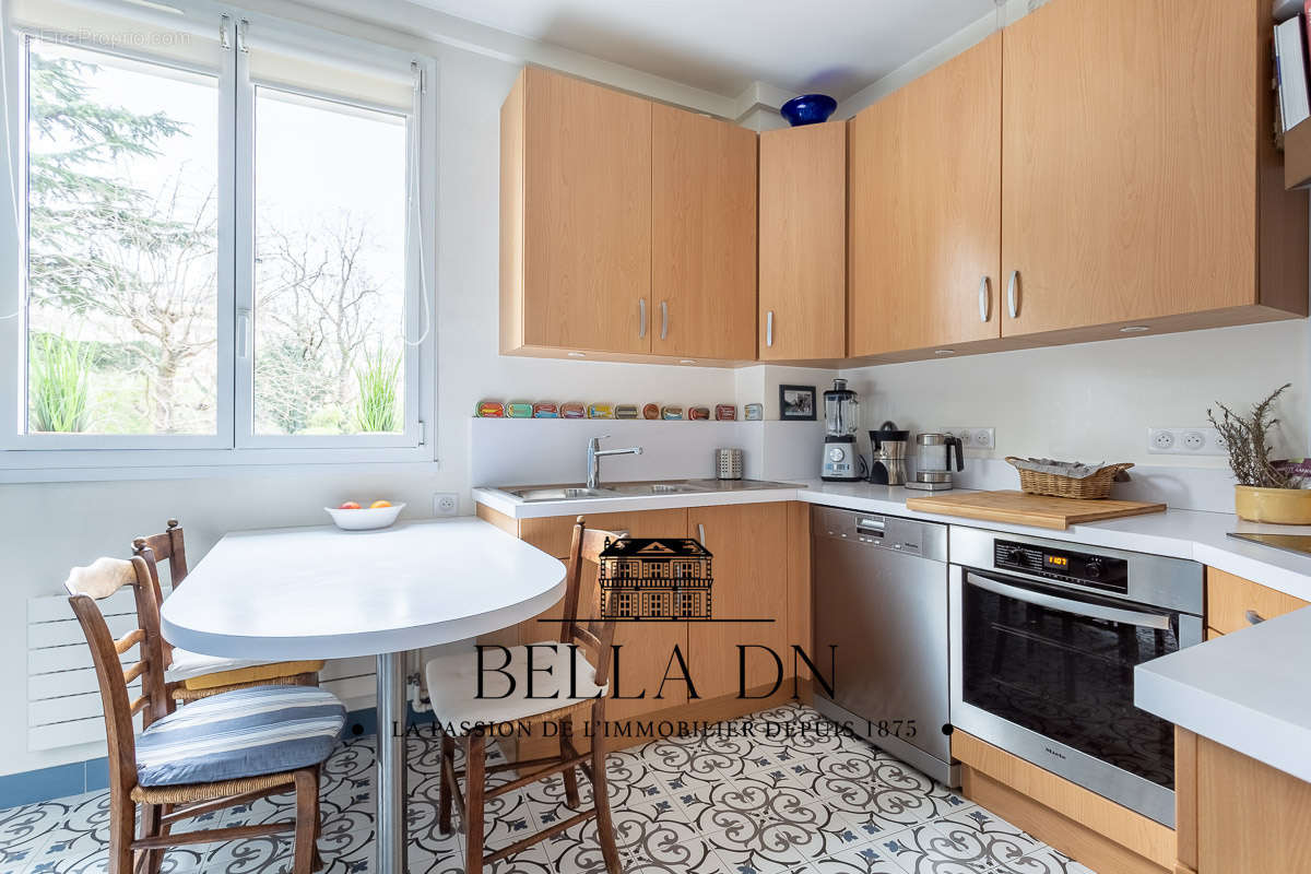 Appartement à NEUILLY-SUR-SEINE