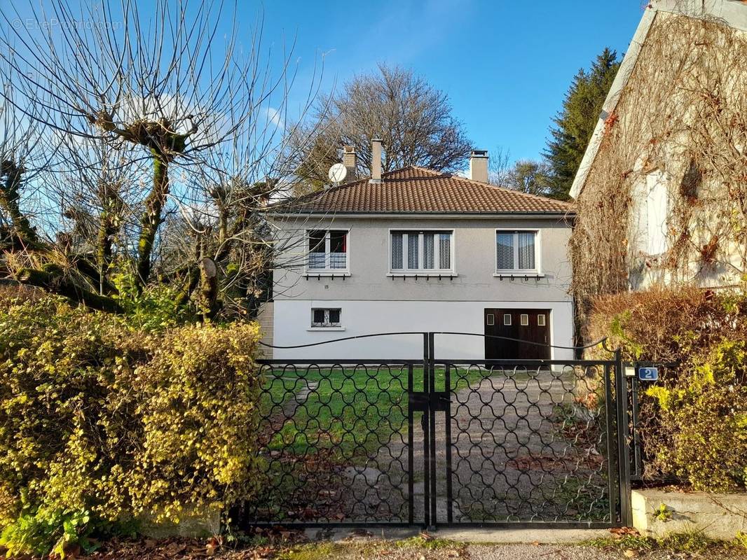 Maison à NEUILLY-SUR-SUIZE