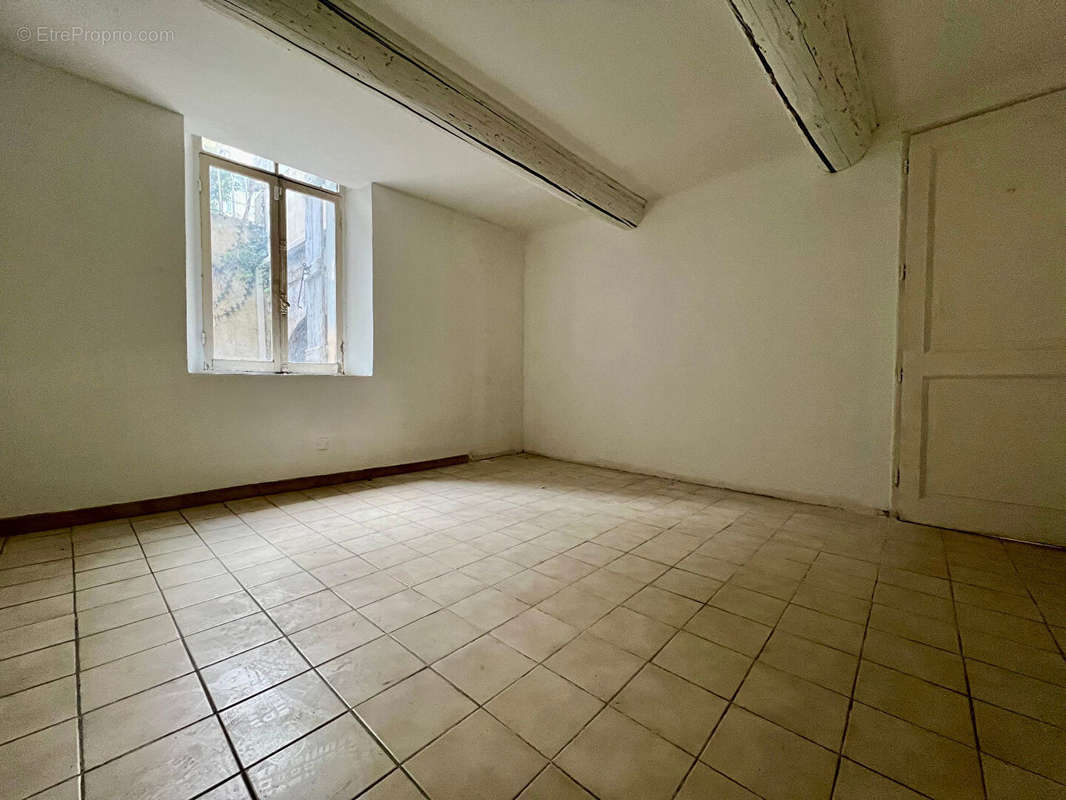 Appartement à MARSEILLE-5E