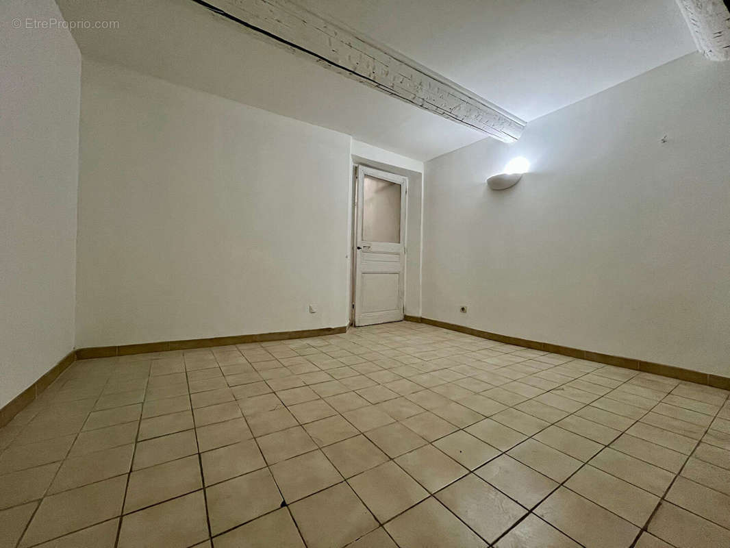 Appartement à MARSEILLE-5E