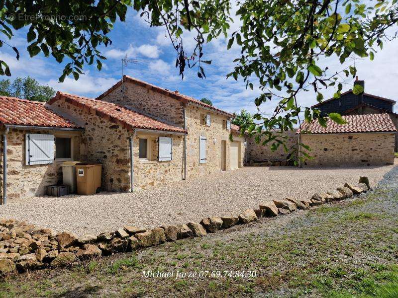 Maison à CERIZAY