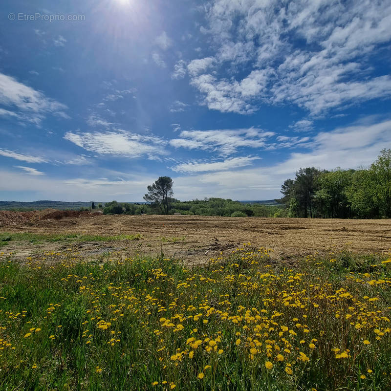 Terrain à CRUVIERS-LASCOURS