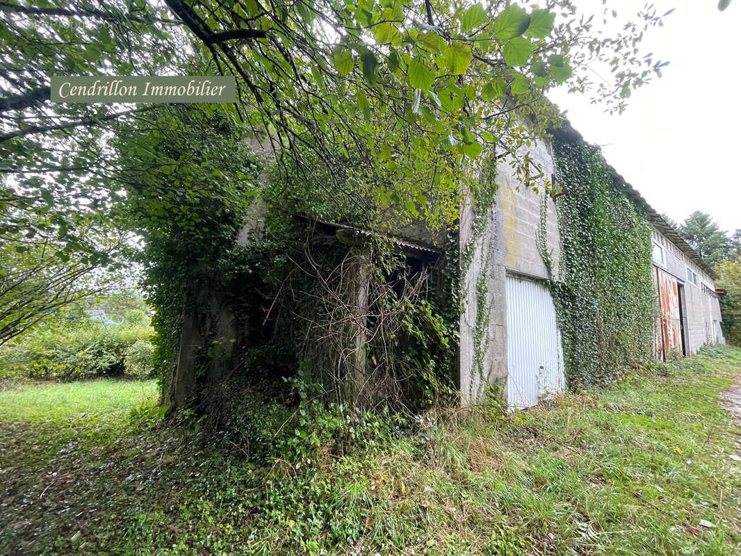 Parking à BOSMOREAU-LES-MINES