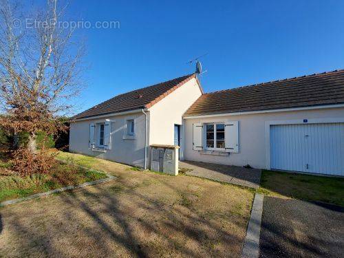 Maison à SAINT-AMAND-MONTROND