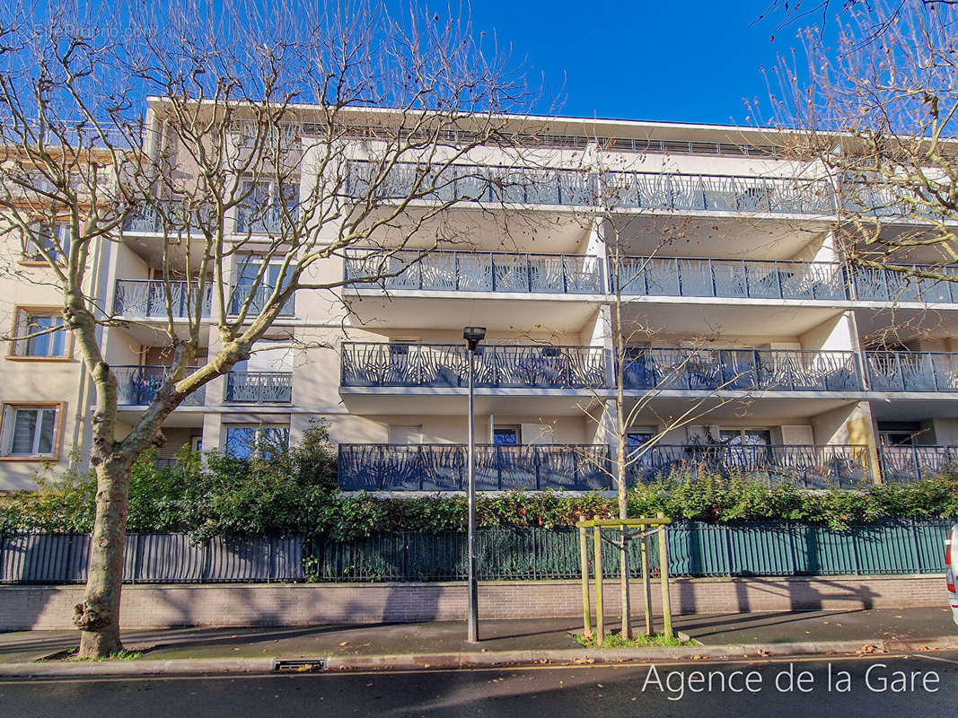 Appartement à SARTROUVILLE