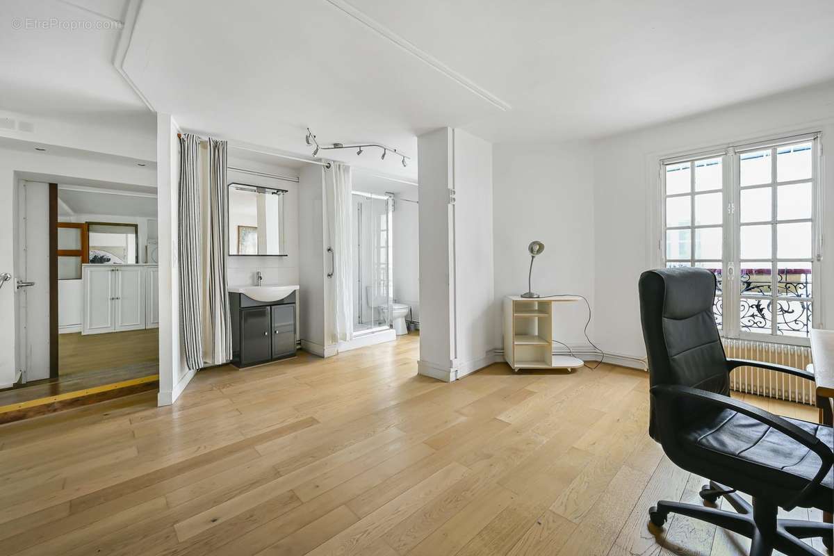 Appartement à PARIS-7E