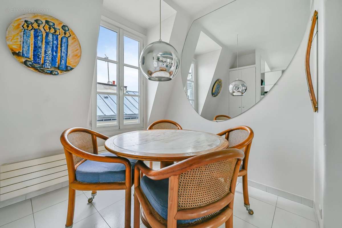 Appartement à PARIS-7E