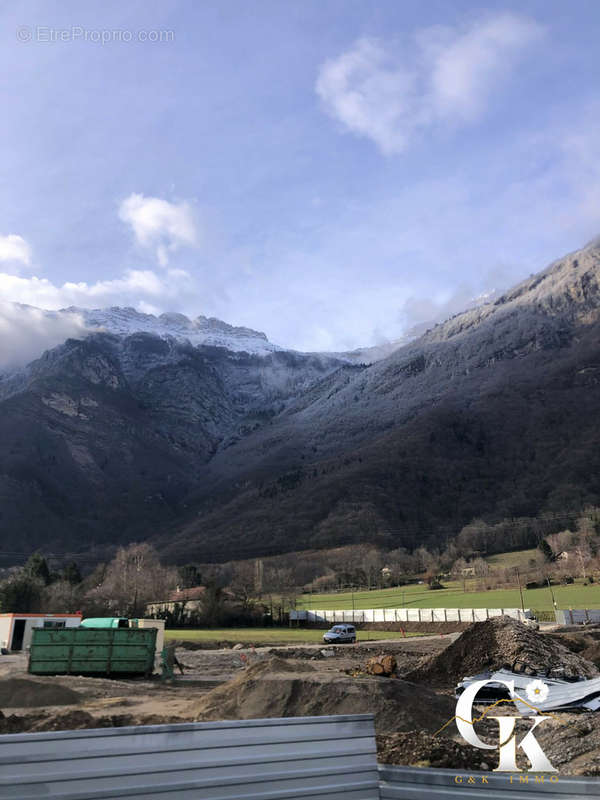 Parking à SAINT-PAUL-DE-VARCES