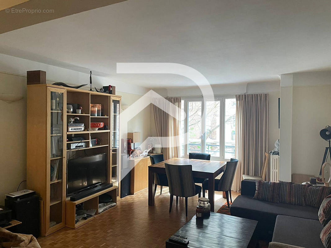 Appartement à PARIS-16E