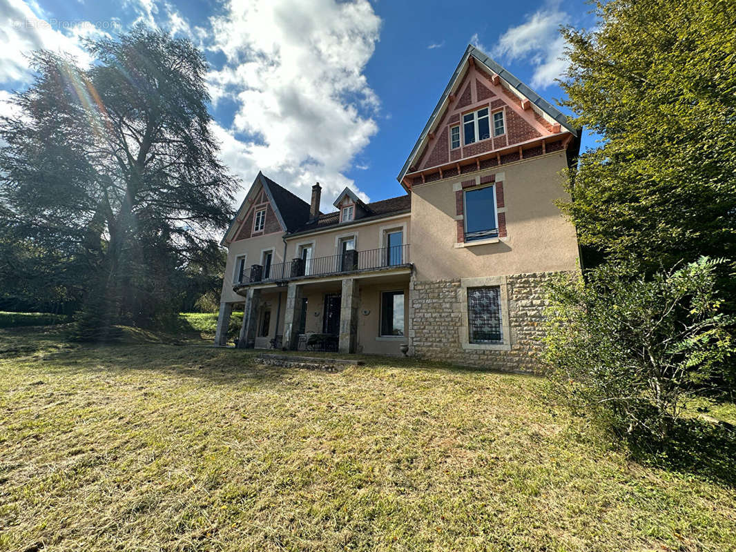 Maison à LONS-LE-SAUNIER