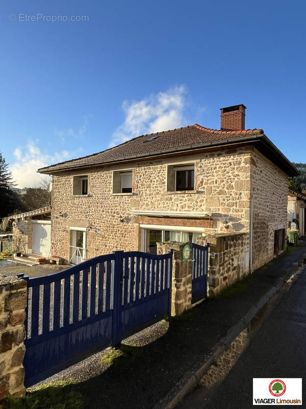 Maison à LA JONCHERE-SAINT-MAURICE