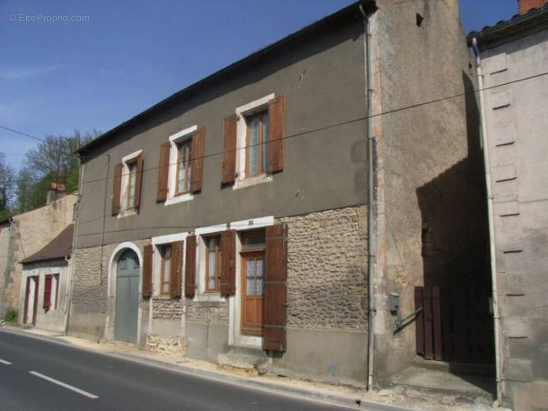 Facade rue - Maison à LE BUGUE