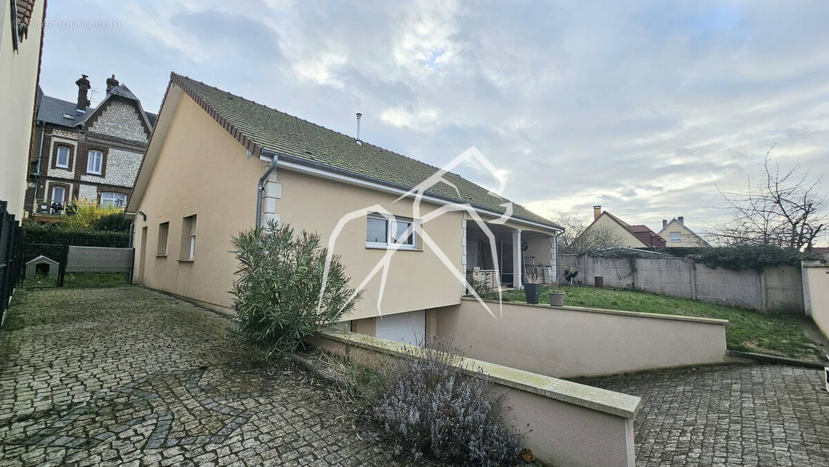 Maison à PETIT-COURONNE