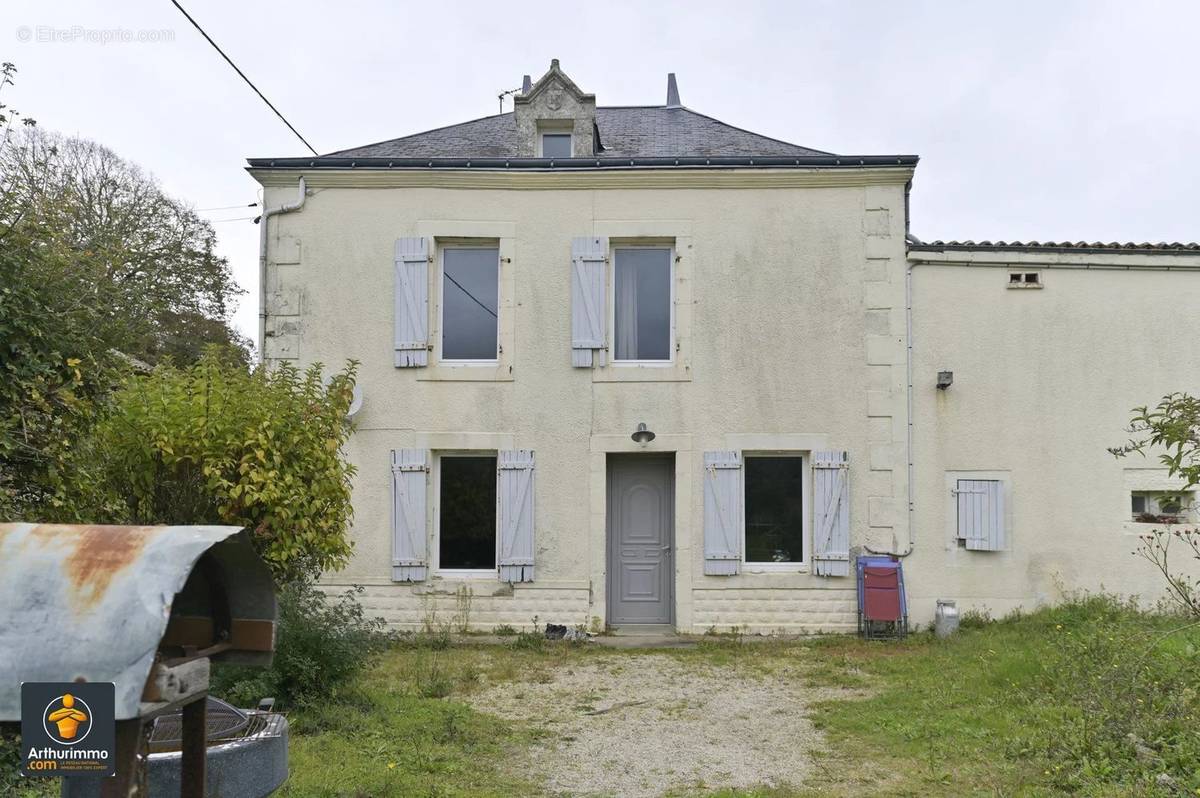 Maison à COULONGES-SUR-L&#039;AUTIZE