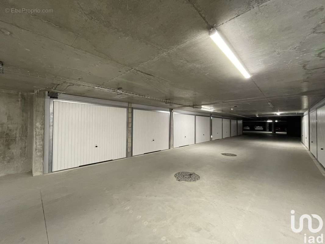 Photo 2 - Parking à CLAYE-SOUILLY