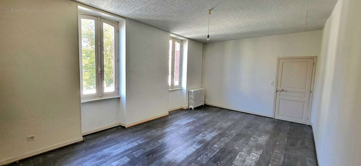 Appartement à NERIS-LES-BAINS