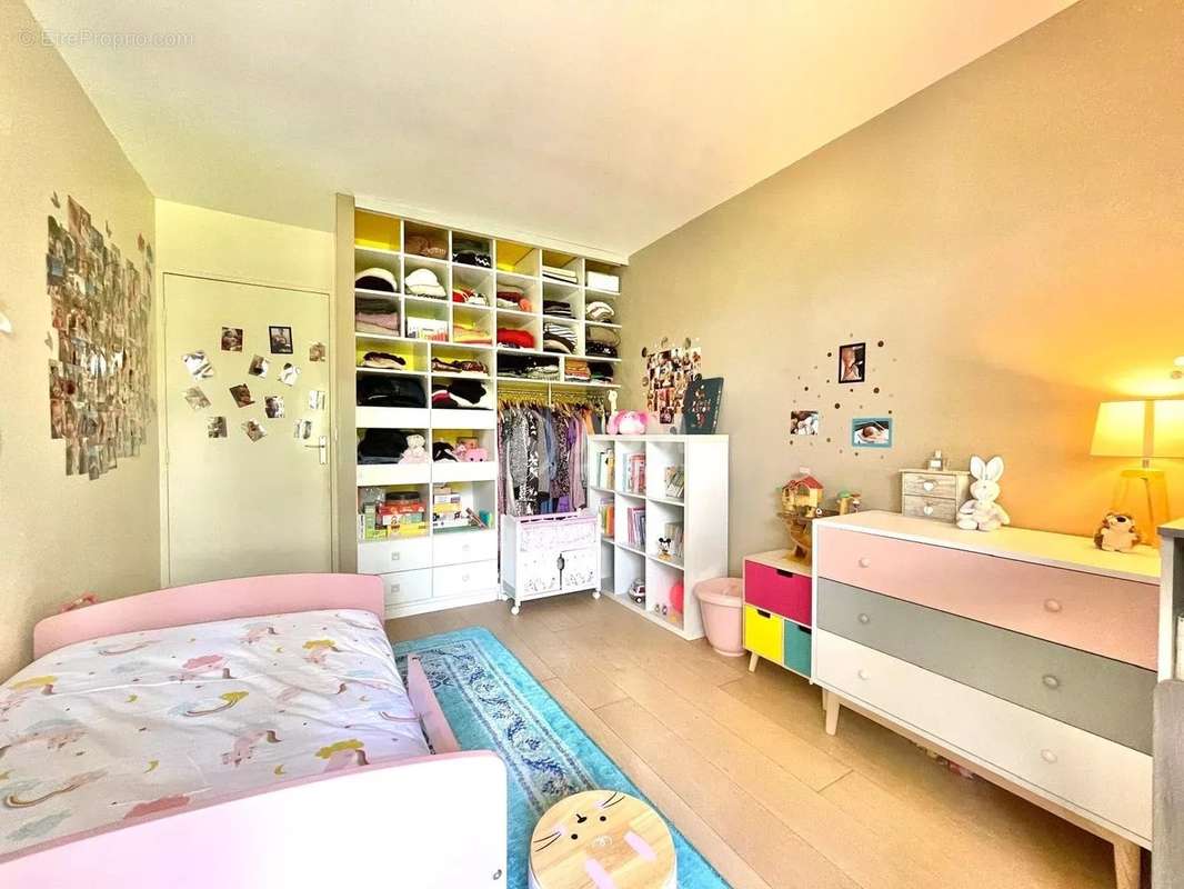 Appartement à COURBEVOIE