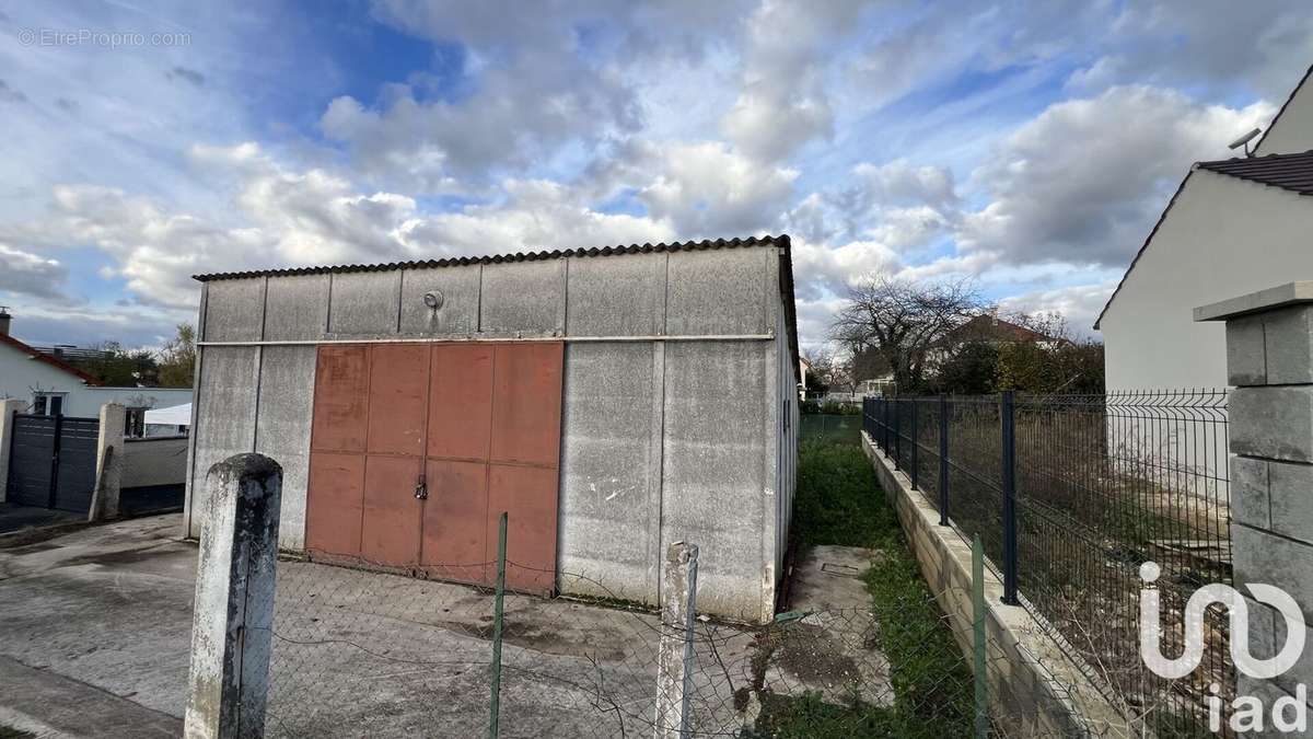 Photo 2 - Parking à SAINTRY-SUR-SEINE