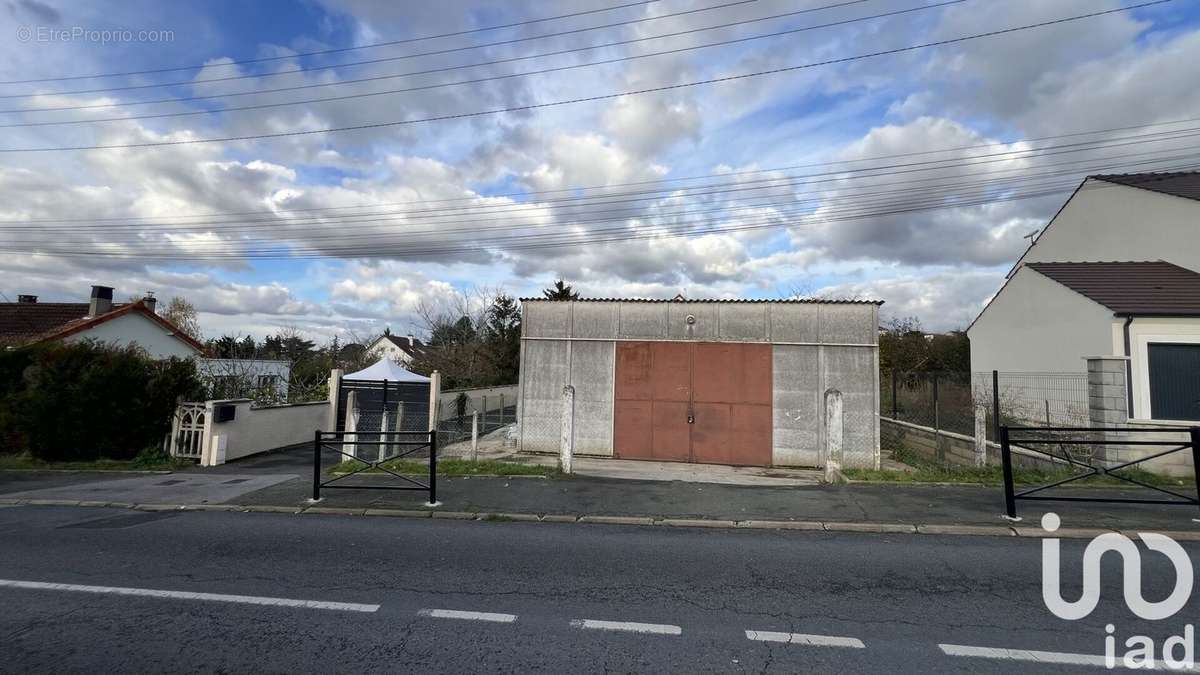 Photo 3 - Parking à SAINTRY-SUR-SEINE