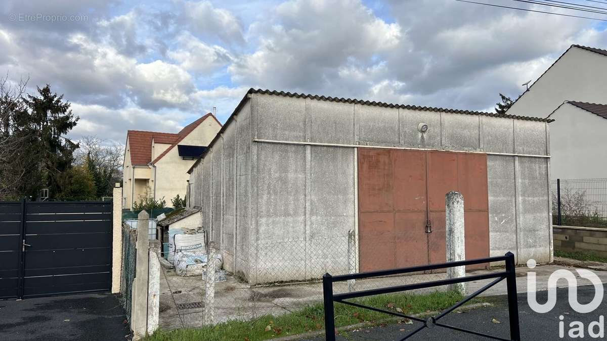 Photo 8 - Parking à SAINTRY-SUR-SEINE