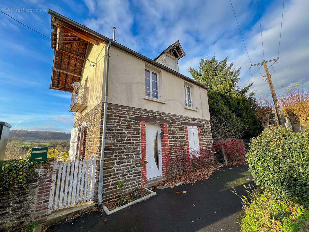 Maison à PONT-D&#039;OUILLY