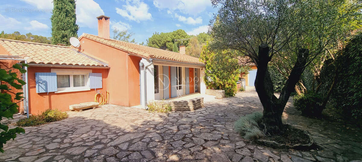 Maison à ROUSSILLON