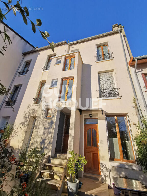 Appartement à FONTENAY-SOUS-BOIS