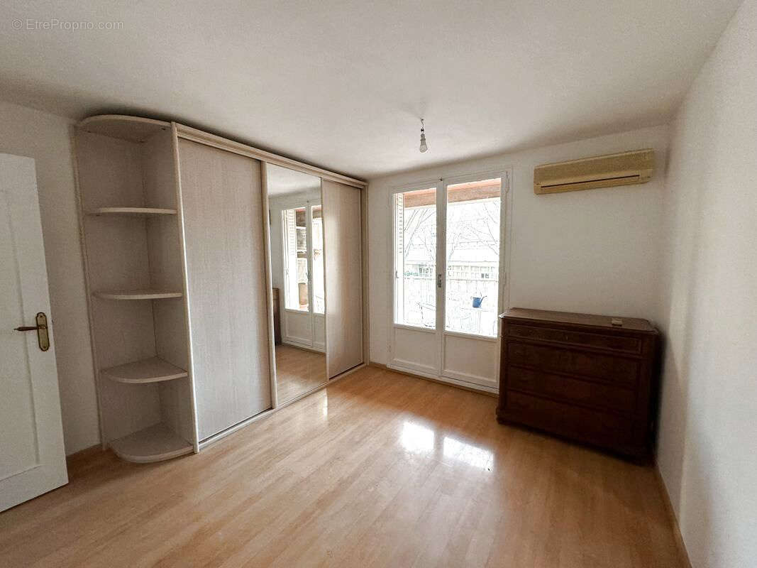 Appartement à MARSEILLE-5E