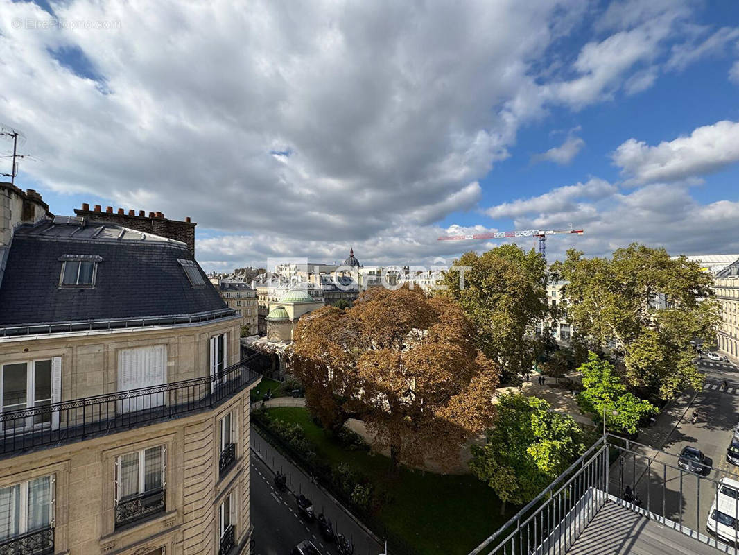 Appartement à PARIS-8E