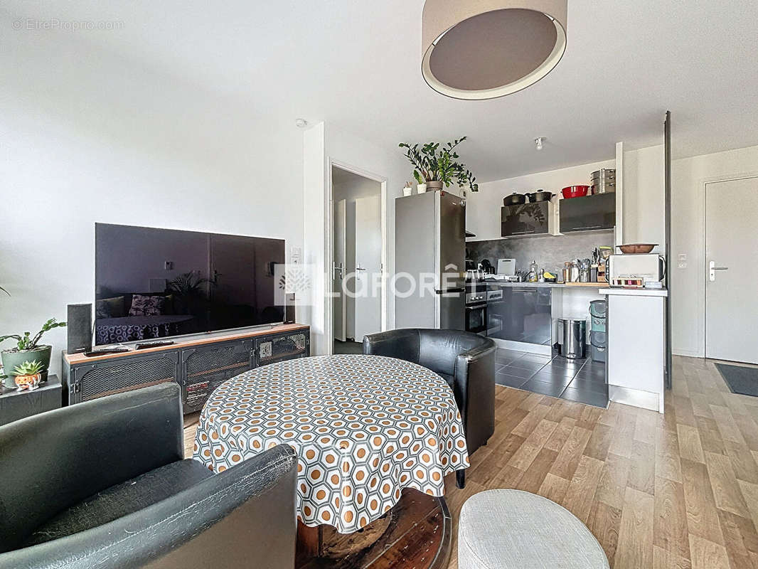 Appartement à VERT-SAINT-DENIS