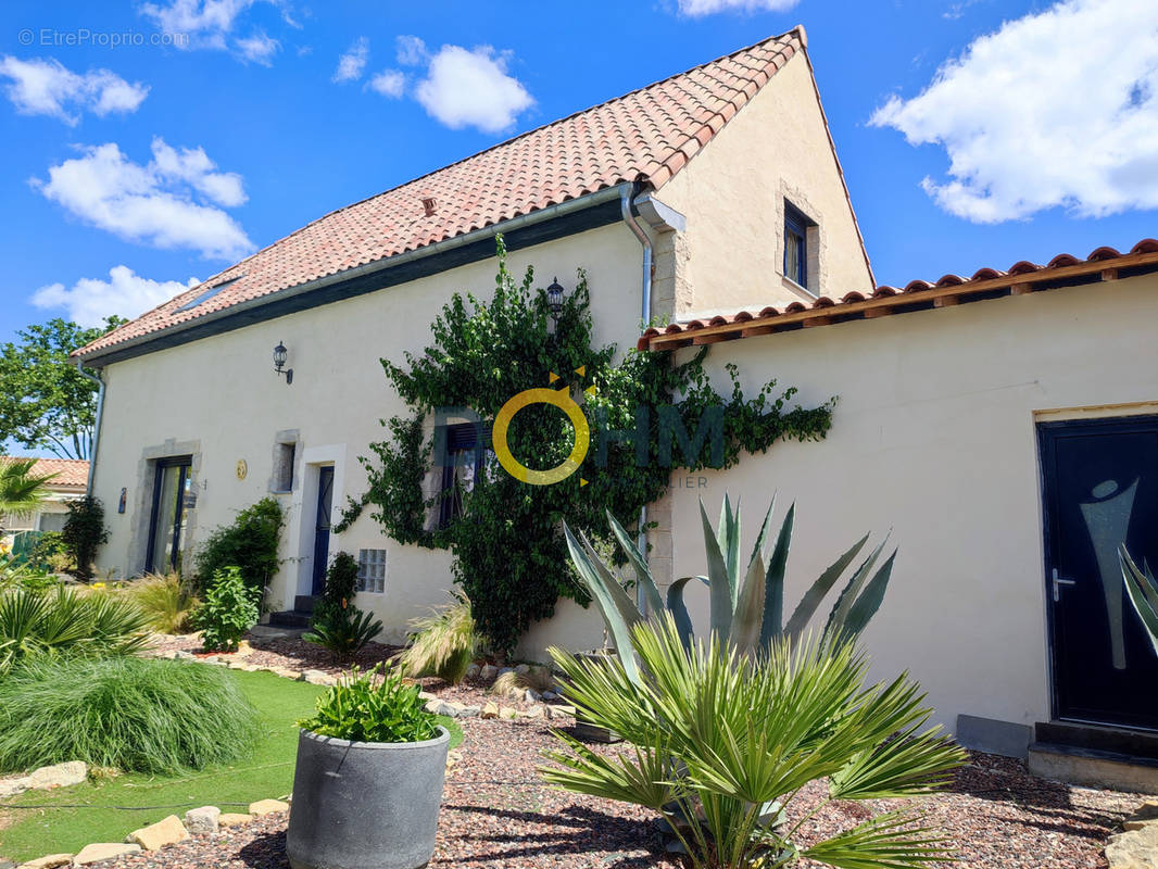 Maison à SAINT-HILAIRE-DE-BRETHMAS