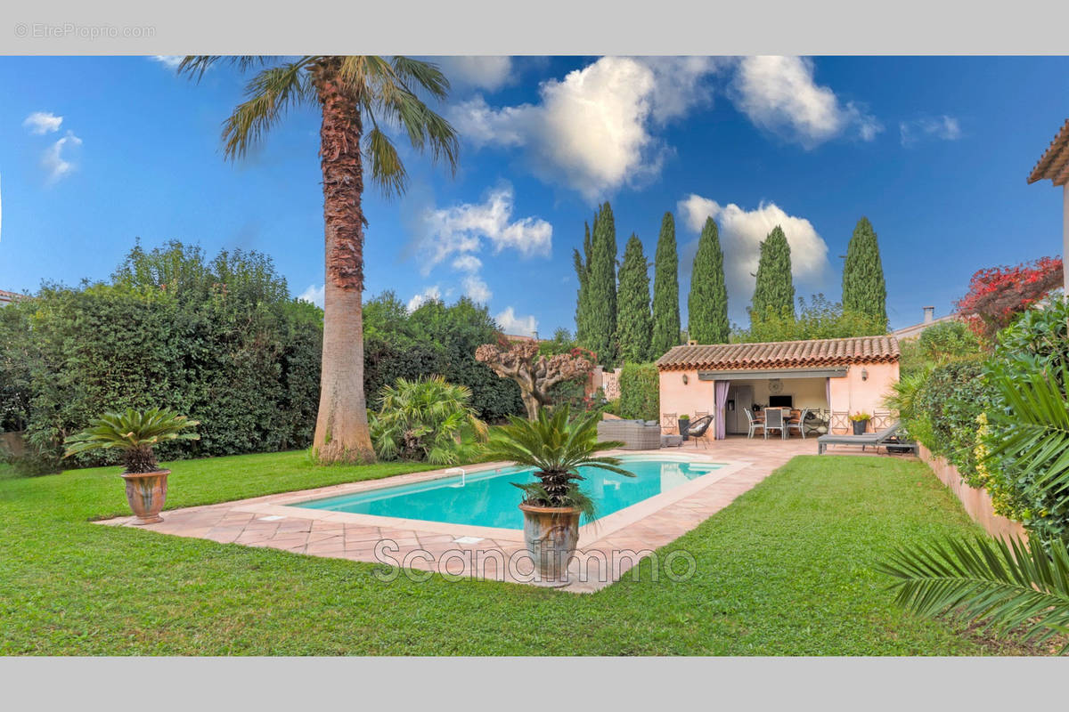 Maison à ROQUEBRUNE-SUR-ARGENS