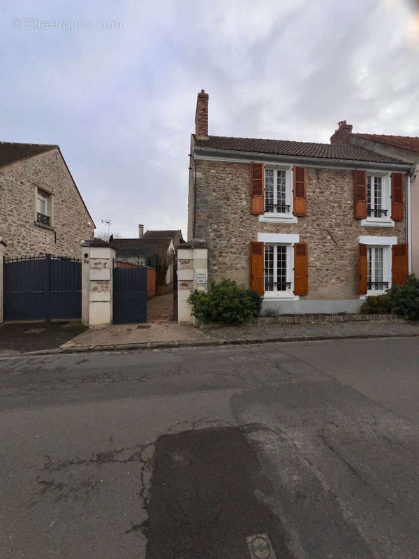 Maison à BOURAY-SUR-JUINE