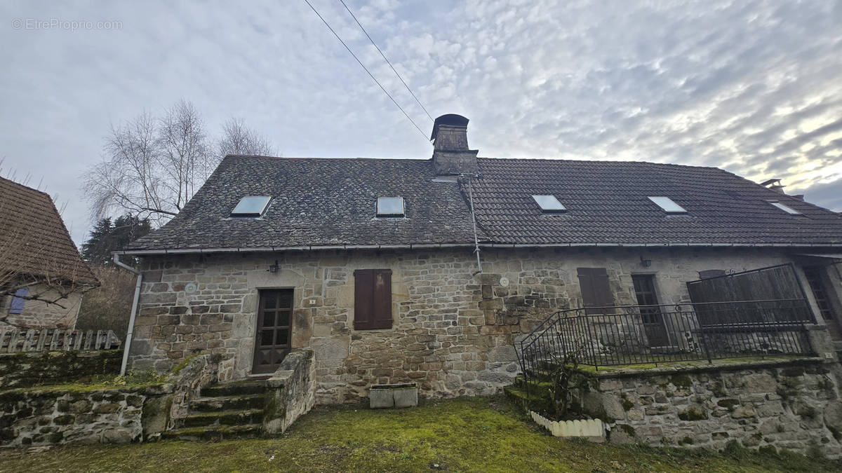 Maison à SAINT-JULIEN-LE-PELERIN