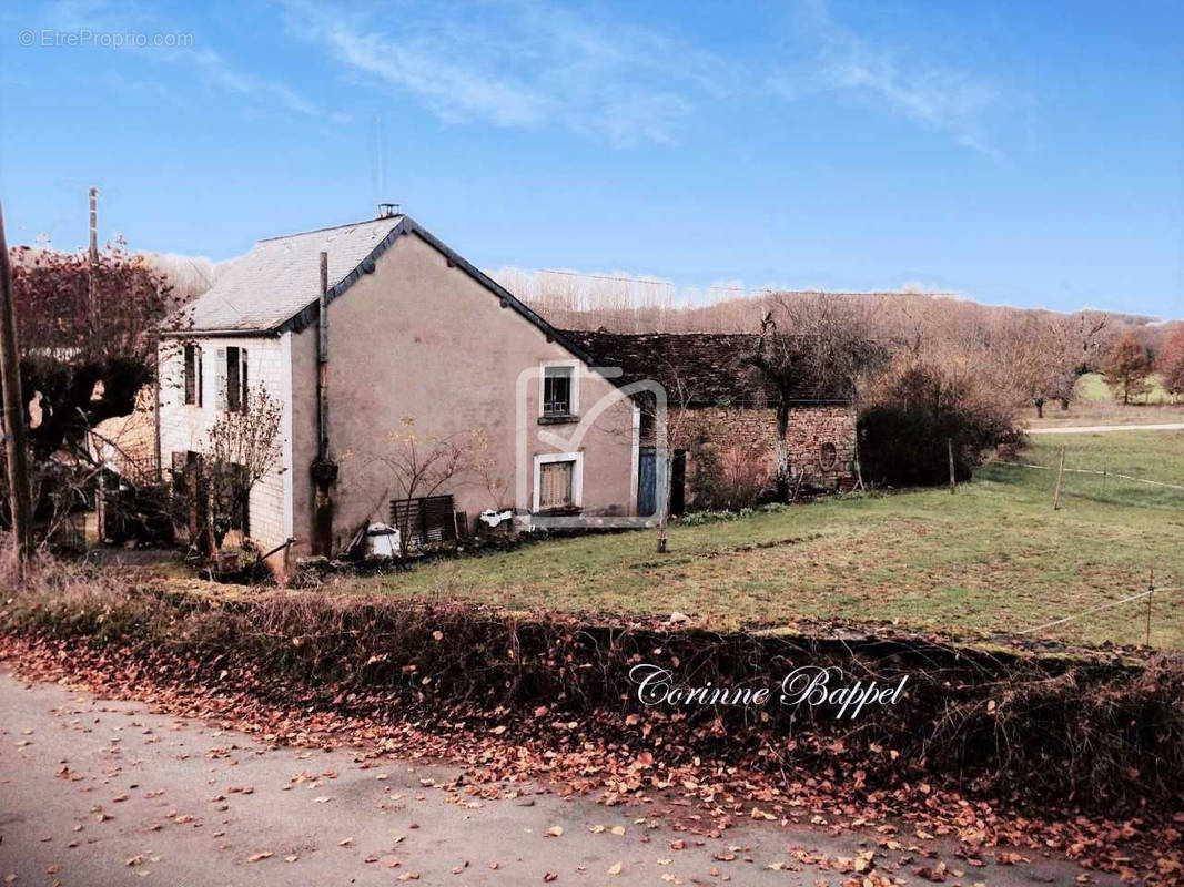 Maison à COULAURES