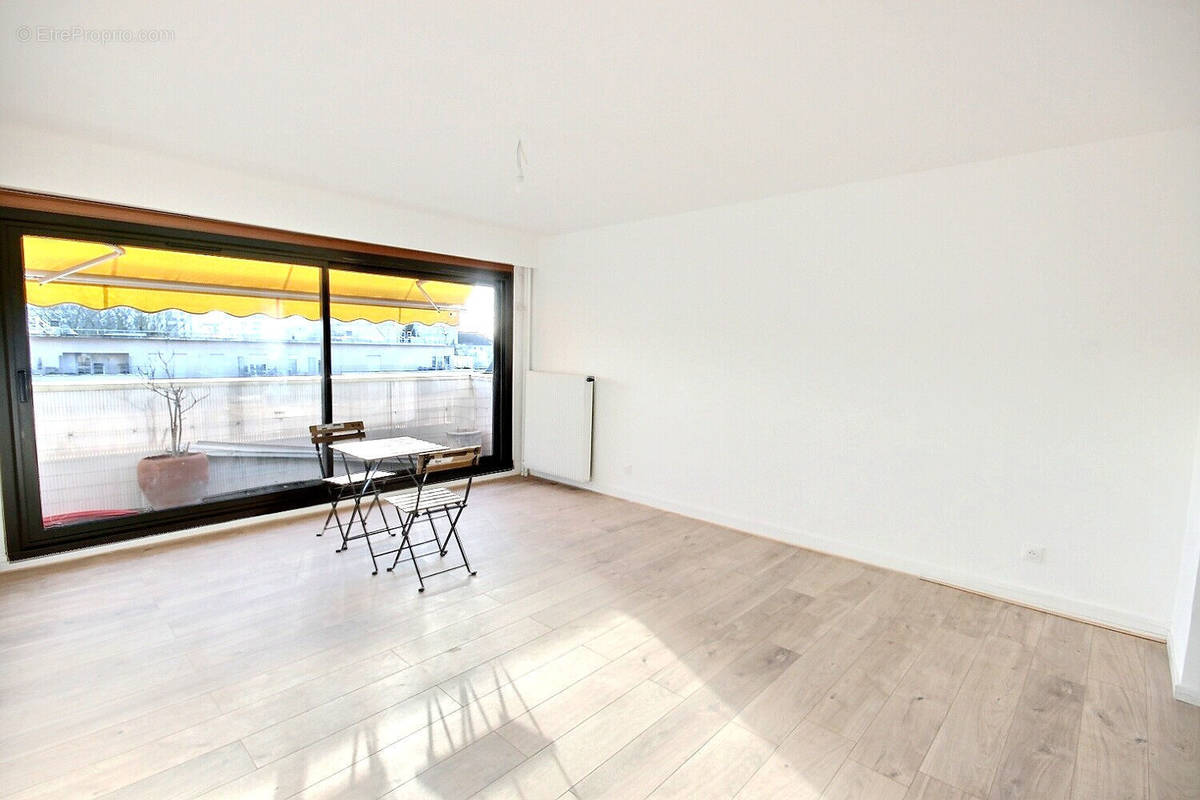 Appartement à FRESNES