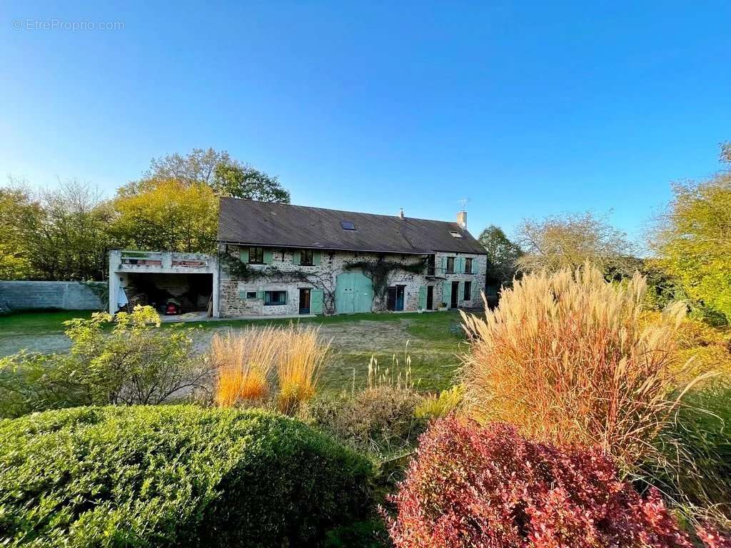 Maison à SAINT-LEGER-VAUBAN