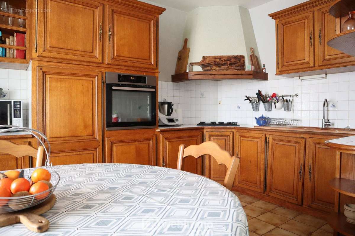 La cuisine de 15 m2, - Maison à LAVOUX