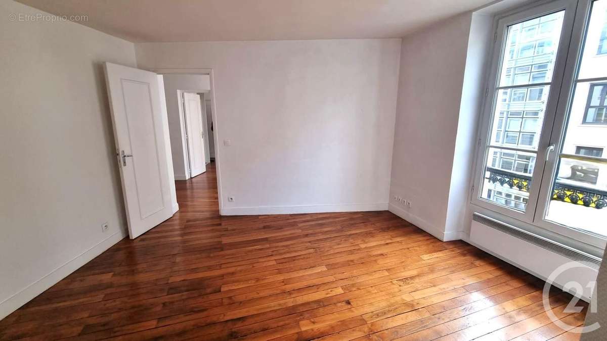 Appartement à PARIS-2E